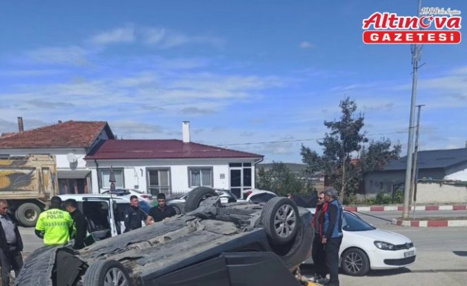 Samsun'da devrilen otomobildeki 3 kişi yaralandı