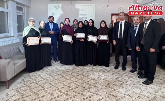 Turhal'da hafızlığı tamamlayan öğrencilere belgeleri verildi