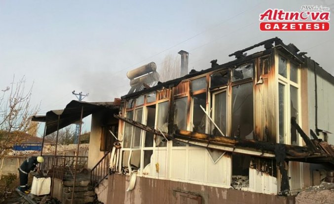 Çorum'da ahşap evde çıkan yangında 1 kişi yaralandı