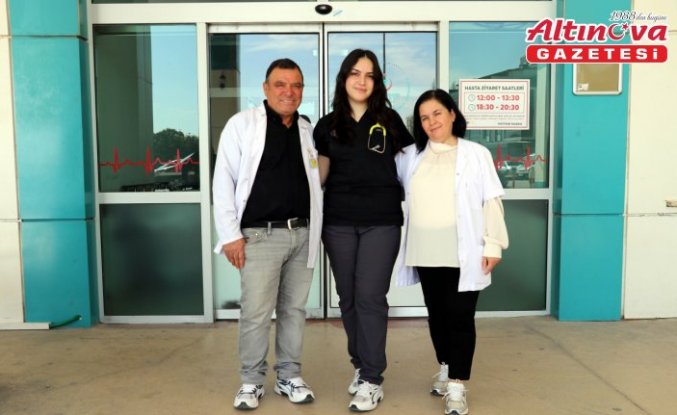 Genç doktorun mesai arkadaşları aynı hastanede görev yapan anne ve babası