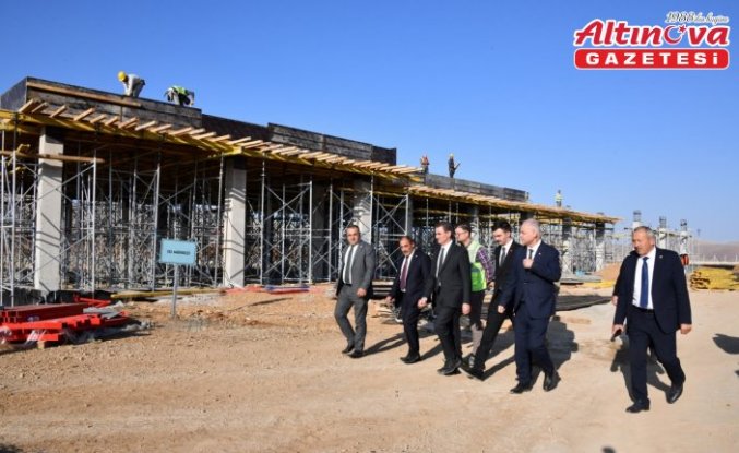 Gümüşhane Valisi Baruş, havalimanı inşaatında incelemelerde bulundu