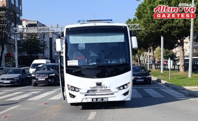 Samsun'da cezaevi aracı ile otomobil çarpıştı, 2 kişi yaralandı