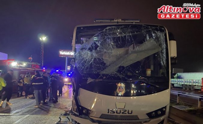 Amasya'da cezaevi nakil aracının, kaza yapan araçlara çarpması sonucu 23 kişi yaralandı