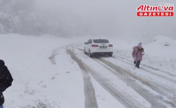 Ayvacık'ta karla mücadele çalışmaları sürüyor