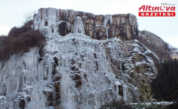 Tokat'ta yapay şelale buz tuttu