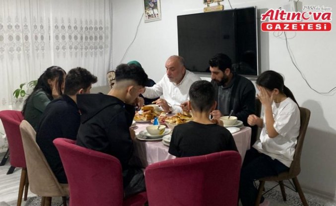 Canik Belediye Başkanı Sandıkçı, vatandaşların iftar sofralarına konuk oluyor