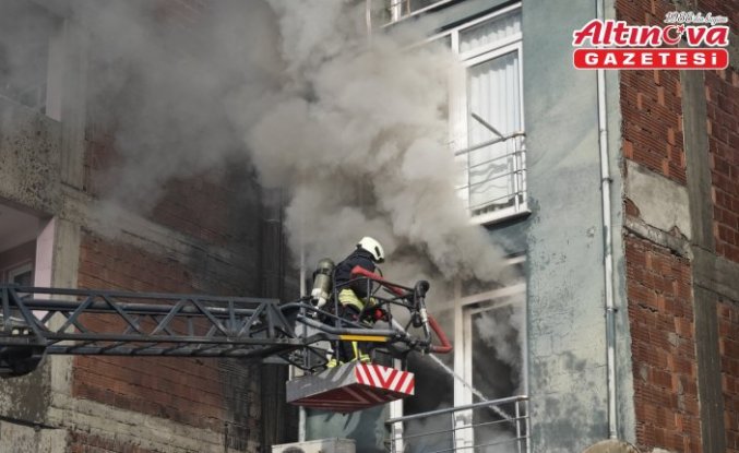 Yakakent'te pansiyonda çıkan yangın söndürüldü