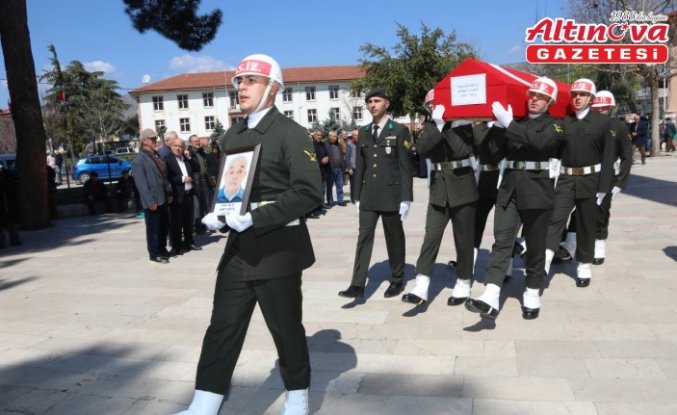 Amasya'da vefat eden Kore gazisi Kartal son yolculuğuna uğurlandı
