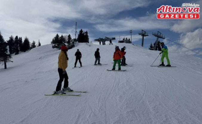 Artvin Atabarı Kayak Merkezi ziyaretçilerini ağırlamaya devam ediyor