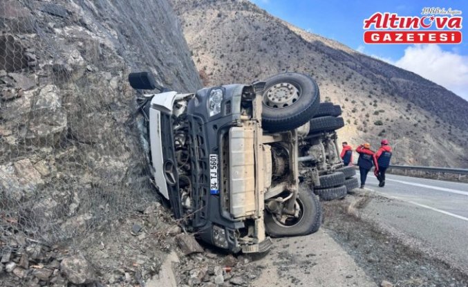 Artvin'de beton mikserinin devrildiği kazada sürücü yaralandı