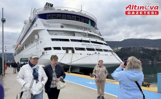 “Astoria Grande“ kruvaziyeri 819 yolcusuyla Amasra'ya geldi