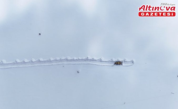 Bayburt'ta karın 2 metreye ulaştığı köylerde yol açma çalışmaları sürüyor