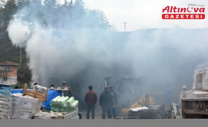 Bolu'da inşaat malzemeleri deposunda çıkan yangın söndürüldü