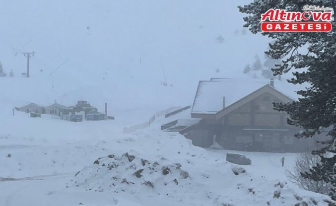 Bolu'nun yüksek kesimlerine kar yağdı
