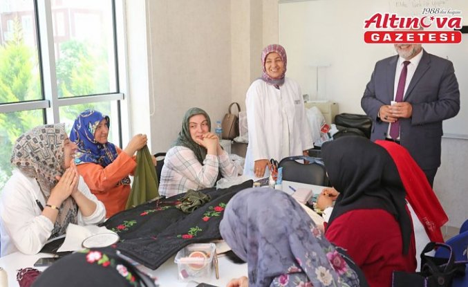 Canik'te kadınlara yönelik mesleki eğitim ile seminer ve konferanslar sürüyor