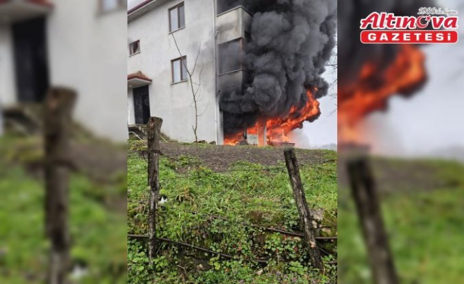Düzce'de 3 katlı binanın garajında çıkan yangın söndürüldü