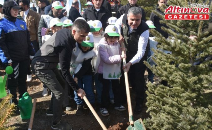 Gümüşhane'de Orman Haftası'nda fidanlar toprakla buluşturuldu