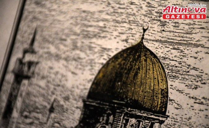 İbadete kapatılan Mescid-i Aksa'yı gündemde tutmak için el yapımı kağıtlara işliyor