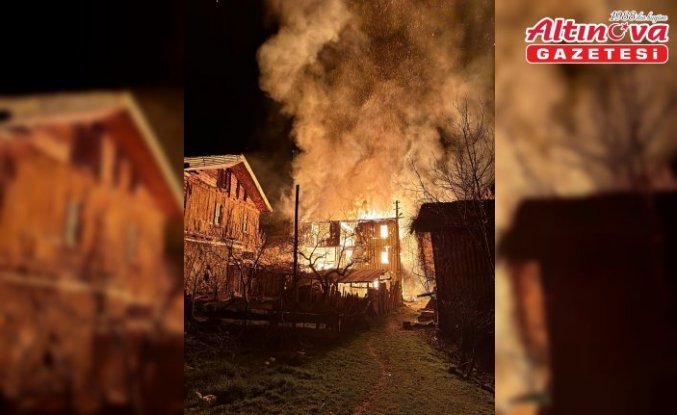Karabük'te 2 katlı ahşap ev yandı