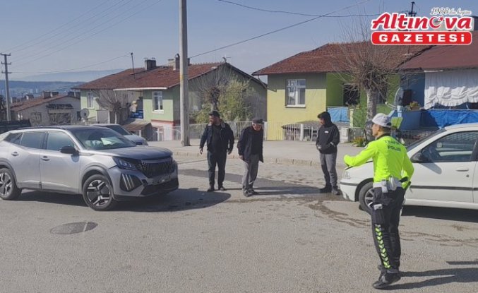 Karabük'te otomobil ile SUV tipi aracın çarpıştığı kazada 3 kişi yaralandı