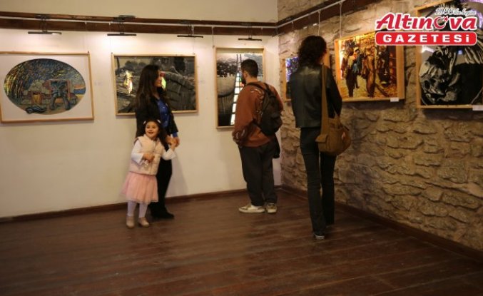 Karabük'te üç farklı tekniğin harmanlandığı resim sergisi açıldı