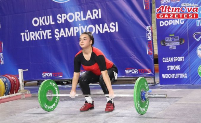 Ordu'da Genç Kızlar Türkiye Halter Birinciliği müsabakaları sürüyor