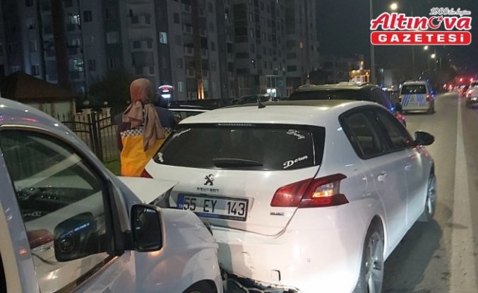 Samsun'da 3 aracın karıştığı trafik kazasında 3 kişi yaralandı