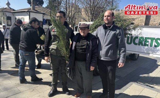 Türkiye'nin orman gücüne destek olmak için Sinop'ta vatandaşlara 5 bin 700 fidan verildi