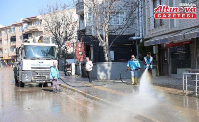 Vezirköprü Belediyesi bayram öncesi sokakları temizliyor