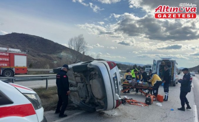 Çorum'da devrilen otomobildeki 3 kişi yaralandı