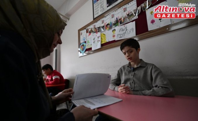 Otizmli Sevban azmiyle 1 yılda Kur'an-ı Kerim okumayı öğrendi